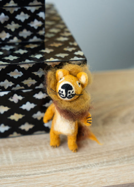 3D Lion Finger Puppet