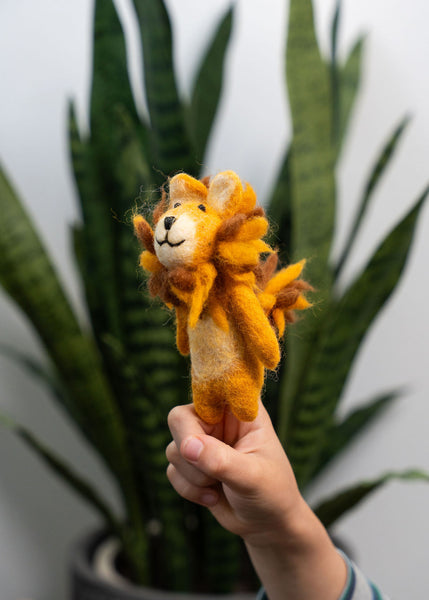 3D Scruffy Lion Finger Puppet